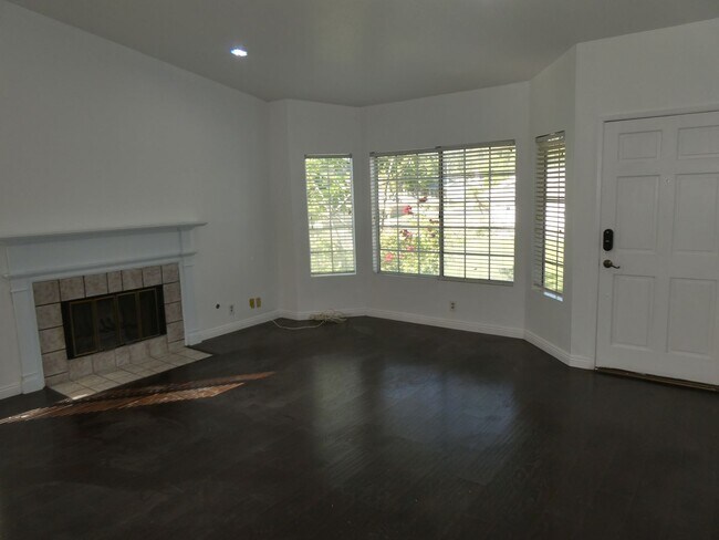 Building Photo - Single Story 3 Bedroom Home for Rent in Sa...