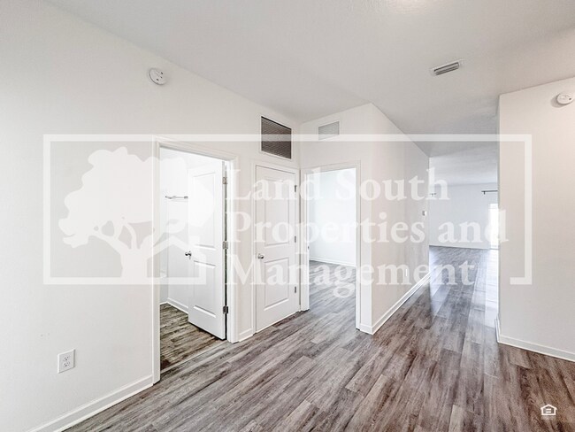 Foto del edificio - 4141 Salt Springs Ln