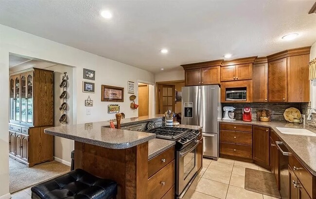 Kitchen - 6903 Colby Ave