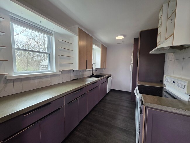 Building Photo - Charming 2BR with Walk-Out Basement, Fenced Yard & Flexible Murphy-Bed Office