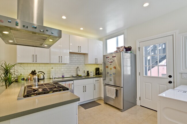 Photo - 2130 Mason St Apartment