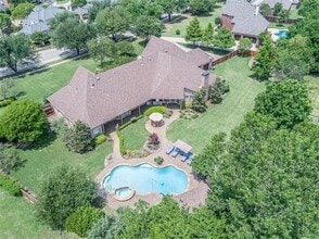 Building Photo - 205 Suncreek Dr