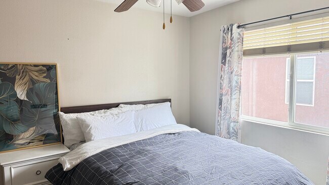 Foto del edificio - 13885 Camp Rock St