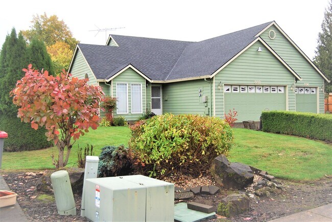 Building Photo - Well maintained 2Bd/2Ba Single Story Duple...