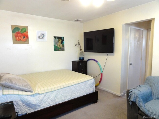 Building Photo - 902 S Lake Blvd