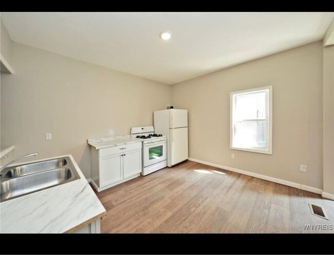 Foto del edificio - 275 Genesee St