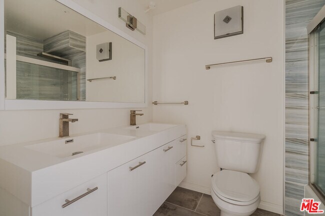 Building Photo - 421 La Fayette Park Pl