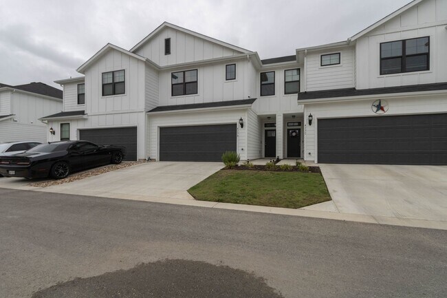 Building Photo - 417 Fieldwood Dr