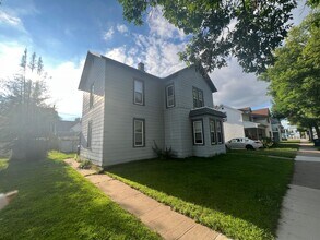Building Photo - 622 S 3rd Ave