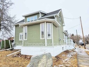 Building Photo - 10502-10100 100 Ave