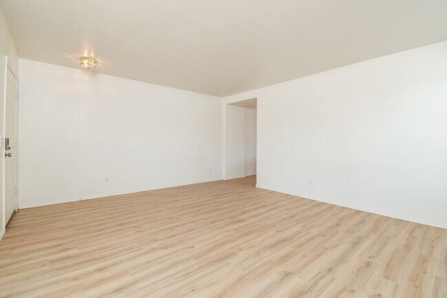 Building Photo - 7401 S 30th Ave