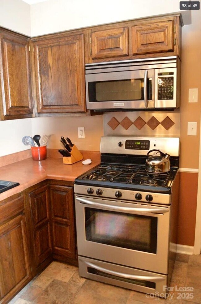Foto del edificio - 4167 Greenview Ct