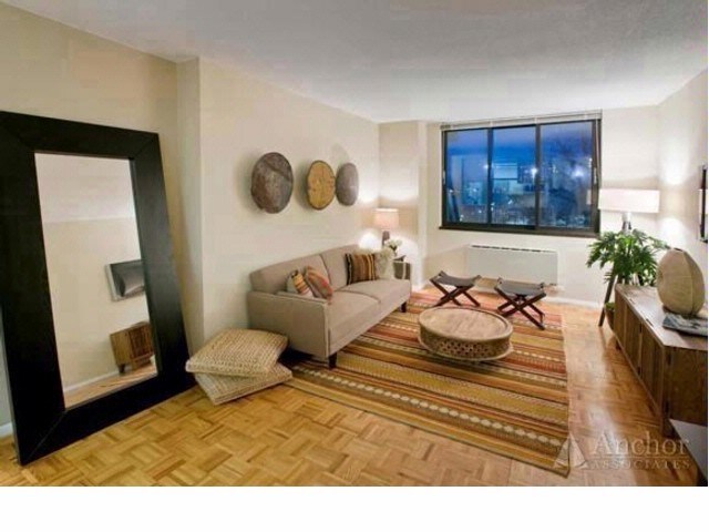 Primary Photo - 30 River Rd