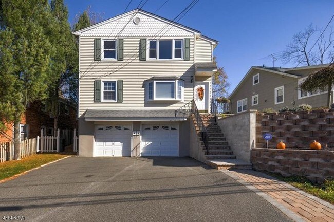 Building Photo - 3 Oak Grove Rd