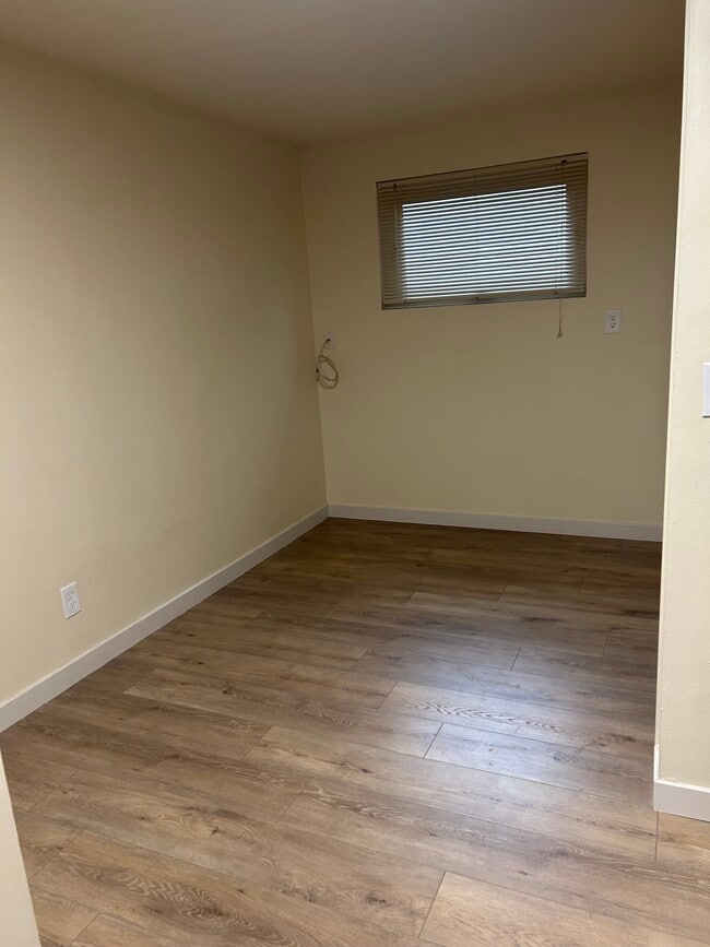 Building Photo - 936 Broadway E