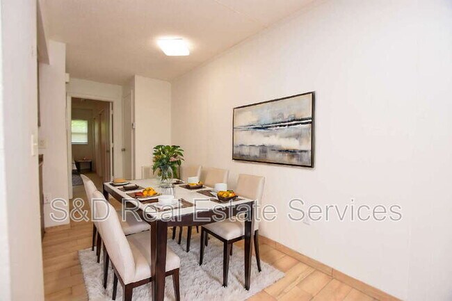 Foto del edificio - 613 Robin Rd
