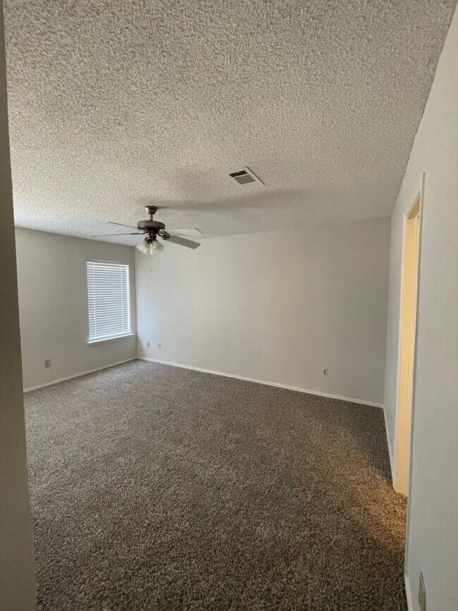 Foto del edificio - 7232 Laurelhill Ct S