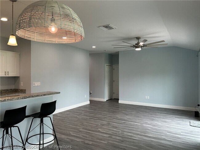 Building Photo - 424 Branbury Ave