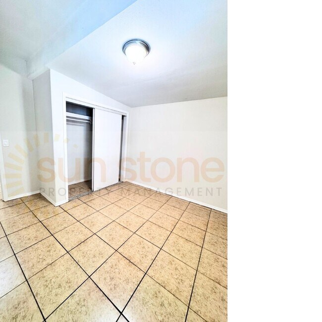 Foto del edificio - 852-852 E Mission Blvd