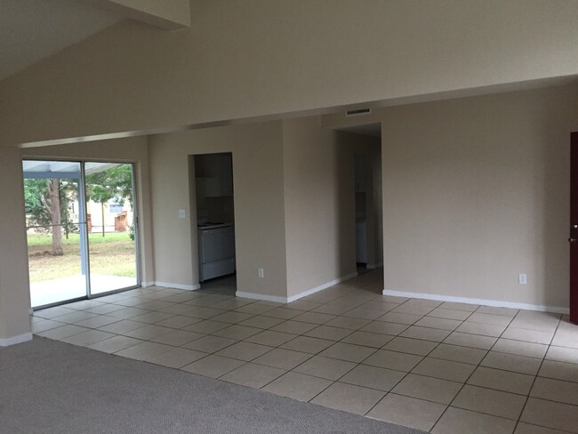 Foto del edificio - 2 Bed 1 Bath Home Pet Friendly Section 8 &...