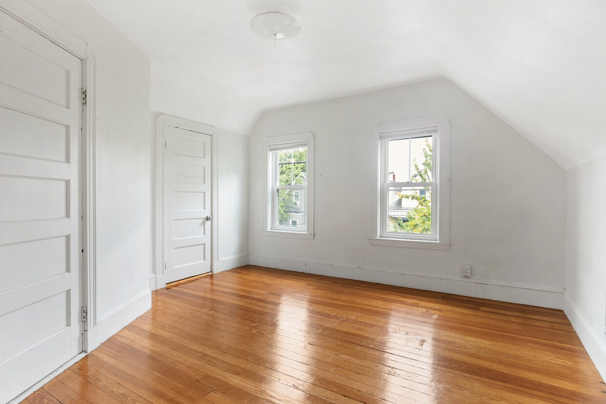 Foto principal - 68 Willow Ave