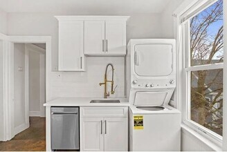 Building Photo - 9 Sumner Square