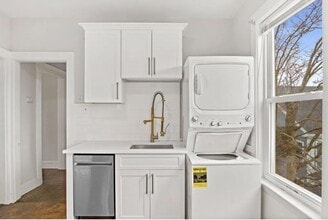 Building Photo - 9 Sumner Square