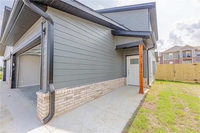 Building Photo - 2609 SW Lofoten St