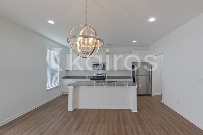 Building Photo - 306 Silver Maple Ln