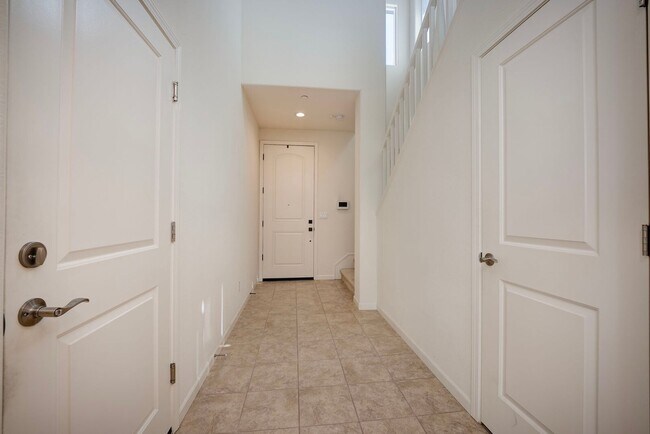 Foto del edificio - 1175 Dartmouth Cir