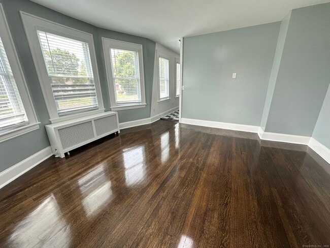 Foto del edificio - 433 Ridgefield Ave