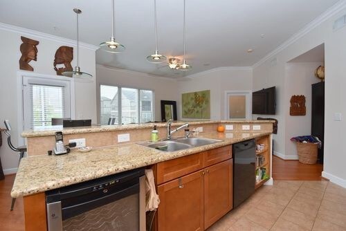 Building Photo - 100 Willard St