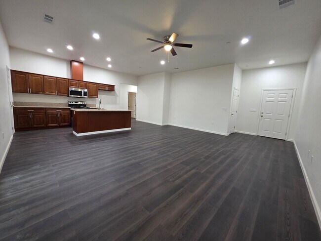 Foto del edificio - 2018 E Seeger Ave