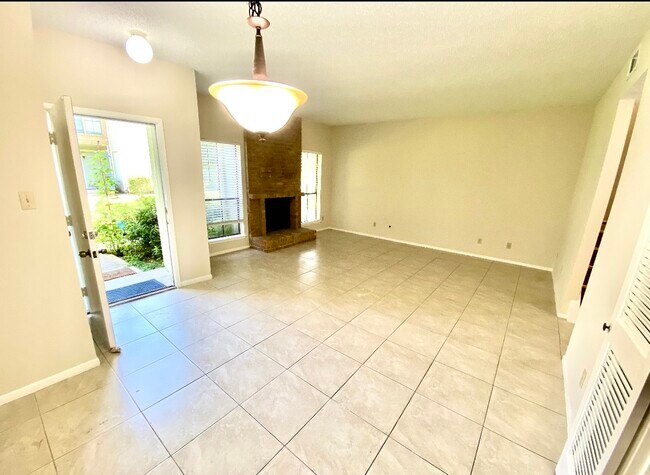 Foto del edificio - 8323 Wednesbury Ln