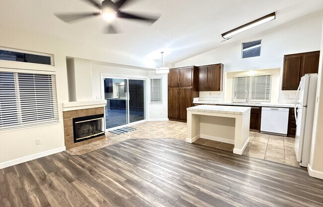 Foto del edificio - 8629 White Rock Dr