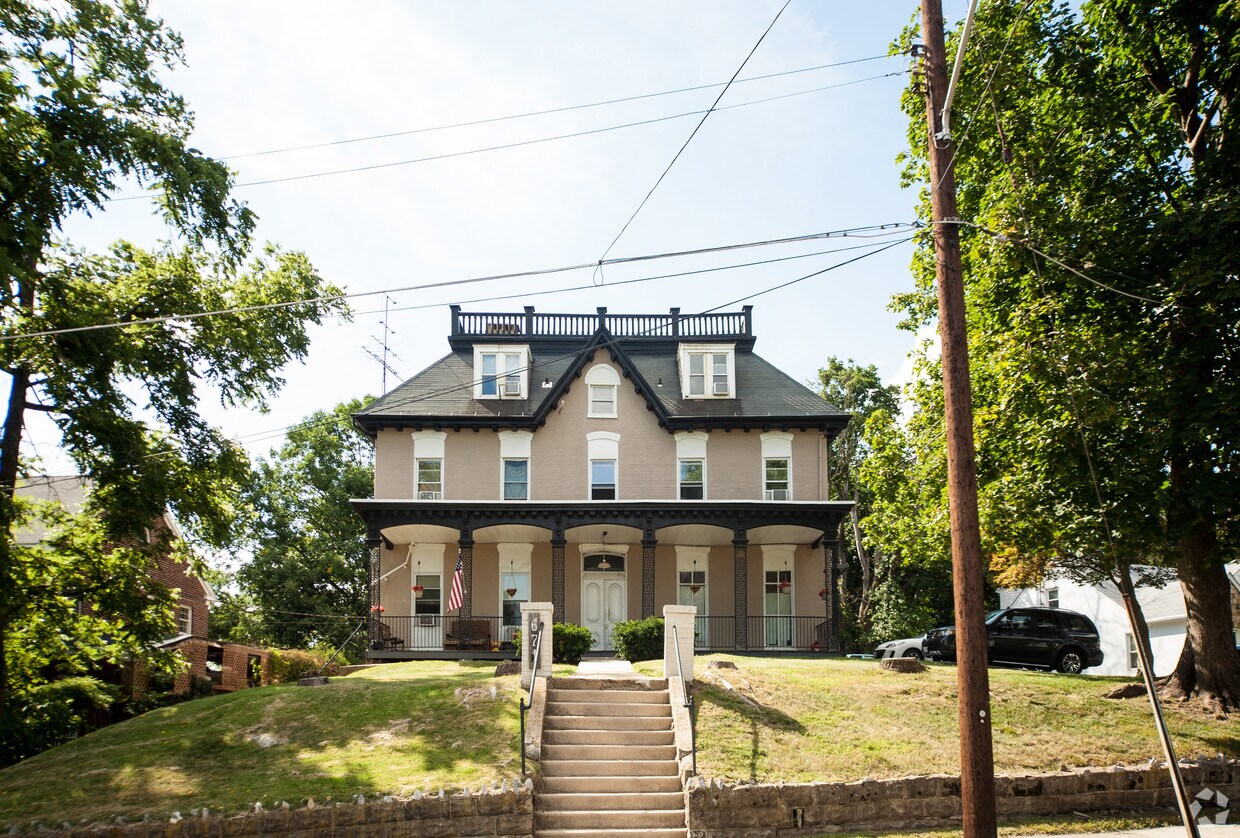 Foto del edificio - 671 Highland Way