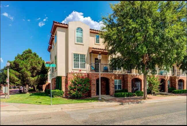 Building Photo - Pre-Leasing - Fall Semester 2025! 0.5 mi. ...