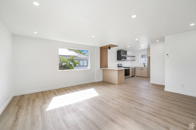 Foto del edificio - Renovated Apartment in Salt Lake City | Available Now