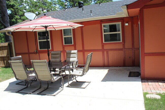 Foto del edificio - 2200 Romine Rd