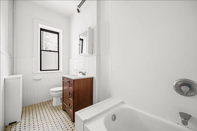 Building Photo - 503 3rd St