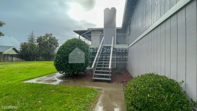 Building Photo - 3 br, 2 bath Triplex - 8950 Rancho Grande ...