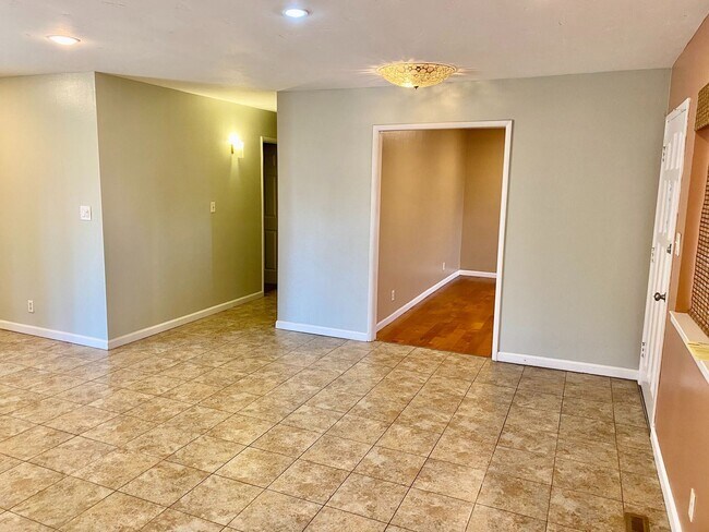 Foto del edificio - 3 br, 2 bath House - 6515 N Orchard St