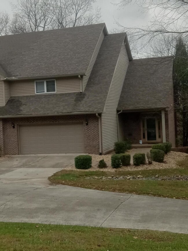 Building Photo - 3376 Woodhaven Dr