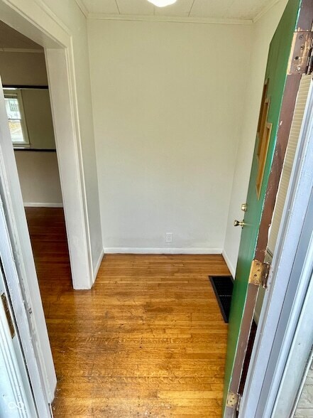 Foto del edificio - 5841 Julian Ave