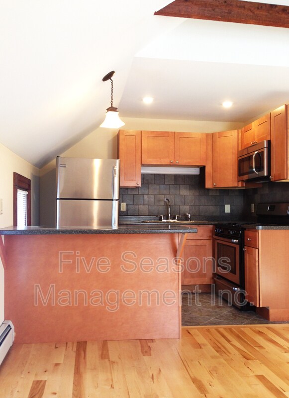 Building Photo - 40 Intervale Ave