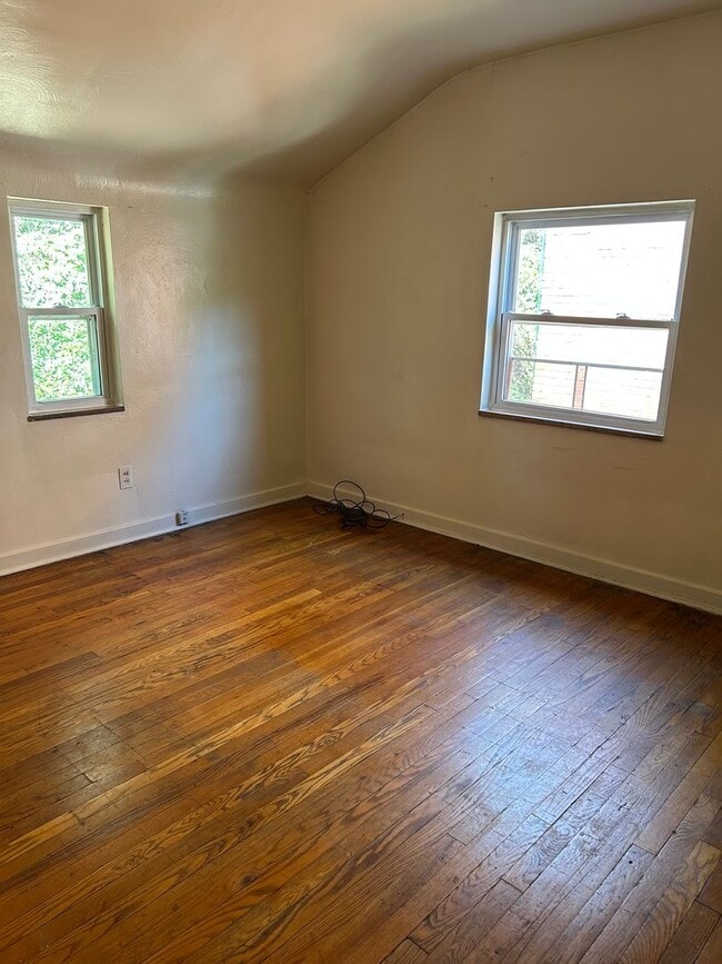 Building Photo - 1403 Woodlawn Ave