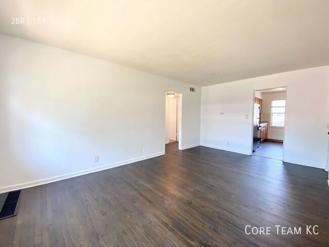 Building Photo - Spacious 2 Bedroom For Rent