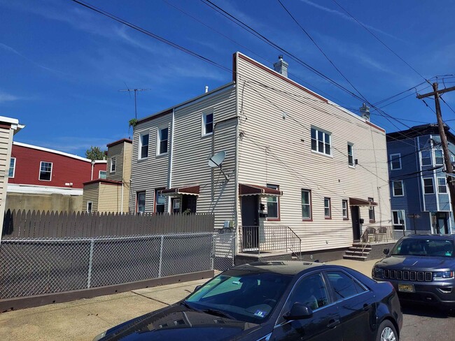 Building Photo - 92 E 21st St