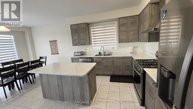 Building Photo - 20 Legacy Ln