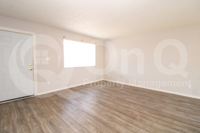 Foto del edificio - 2201 W Belmont Ave